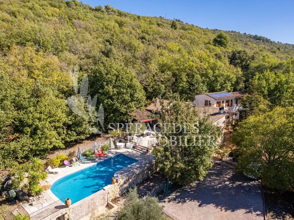 Villa i Saint-Cezaire-sur-Siagne, Alpes-Maritimes - foto 1