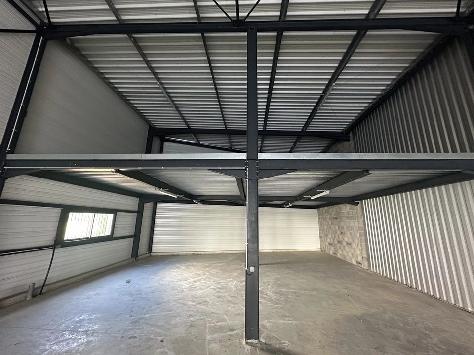 Commercial property in Beychac-et-Caillau, Gironde - photo 4
