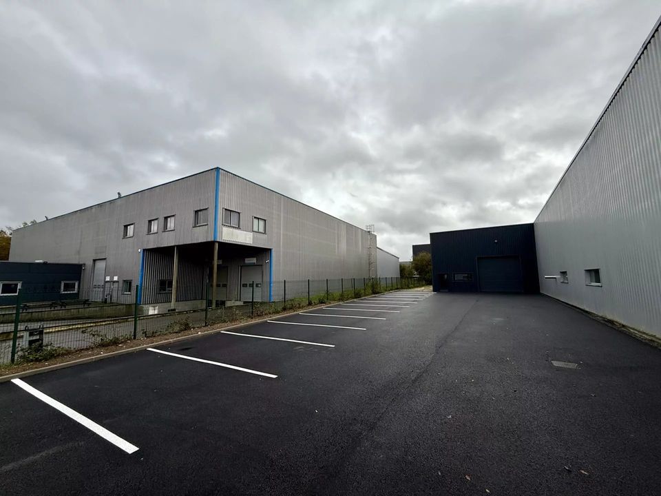 Commercial property in Beychac-et-Caillau, Gironde - photo 2