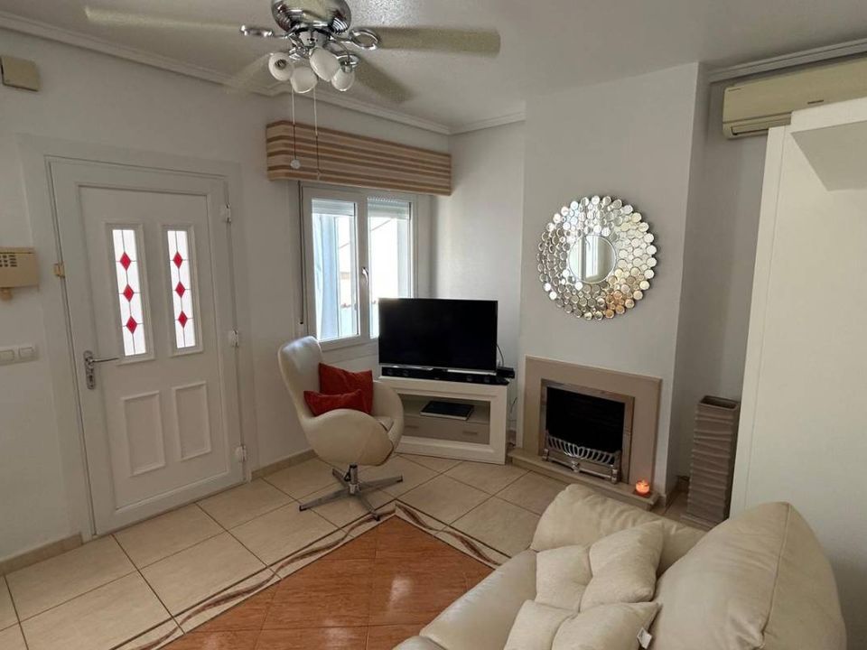 Villa - Ciudad Quesada, Alicante - photo 2
