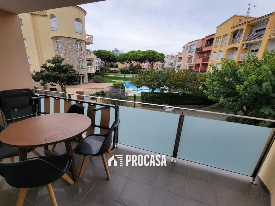 Lejlighed i Empuriabrava, Gerona - foto 1