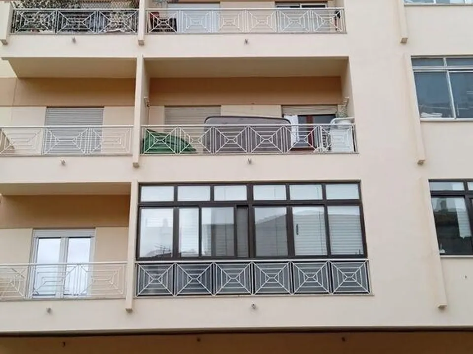 Commercial property in Barreiro, Setubal - photo 1