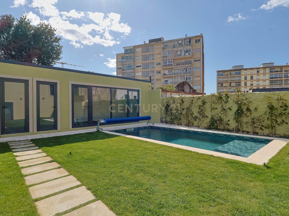 Erhvervsejendom i Santa Marinha do Zezere, Porto - foto 1