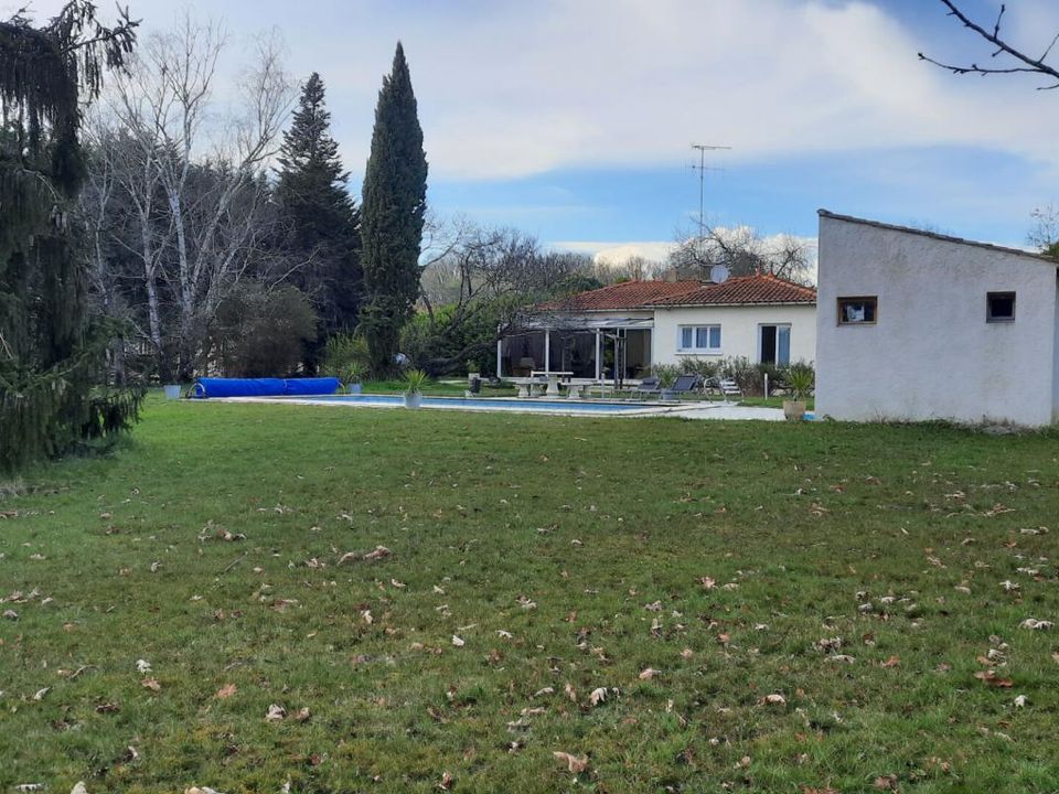 Villa i Mirambeau, Charente-Maritime - foto 1