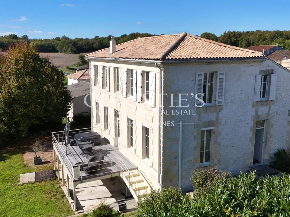 Villa i Mirambeau, Charente-Maritime - foto 1
