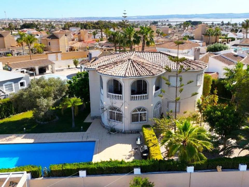 Villa i Torrevieja, Alicante - bilde 1