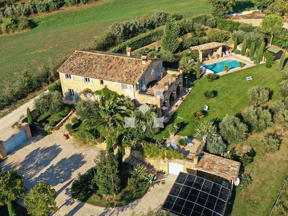 Villa in Falerone, Fermo - photo 2