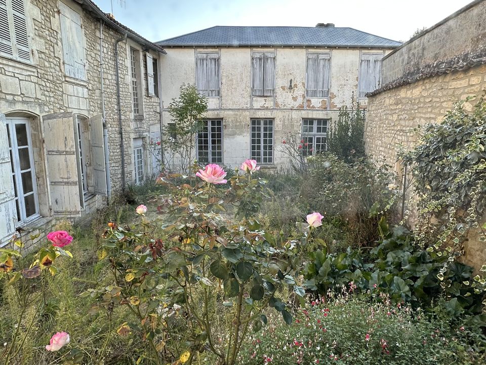 Villa i Saint-Jean-d'Angely, Charente-Maritime - foto 1