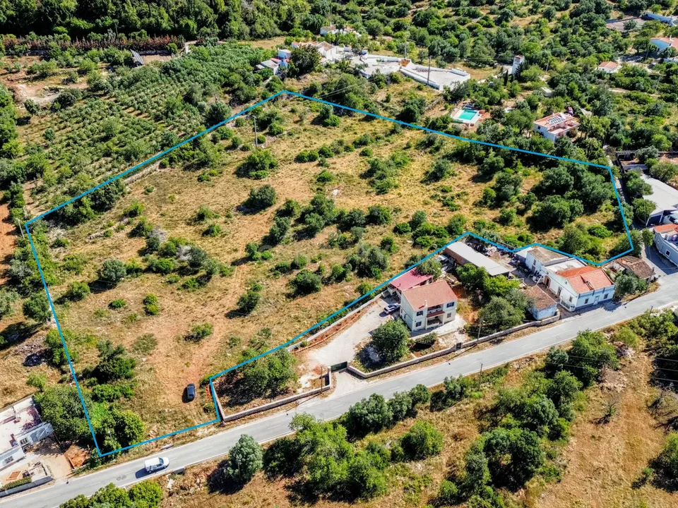 Helårsgrund i Santa Barbara de Nexe, Faro - foto 1