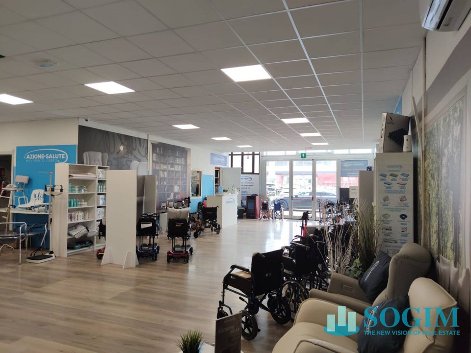 L'establiment comercial a Liscate, Milan - foto 1