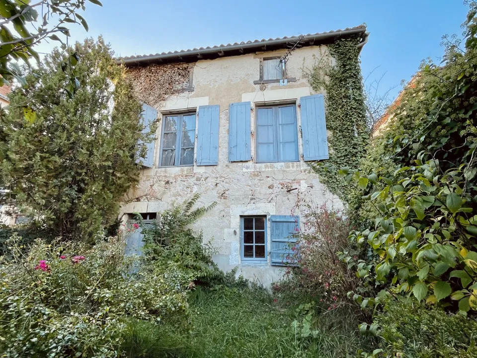 Villa en Confolens, Charente - foto 1