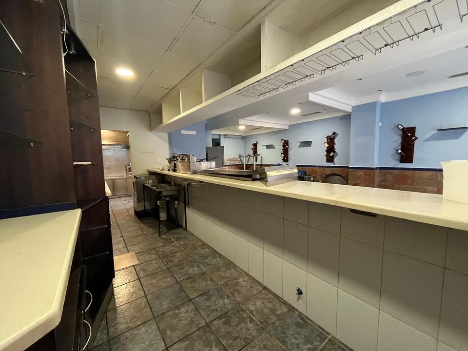 L'establiment comercial a Alfaz del Pi, Alicante - foto 4