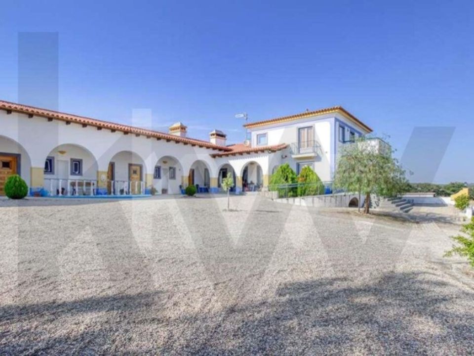 Erhvervsejendom i Almeirim, Santarem - foto 1