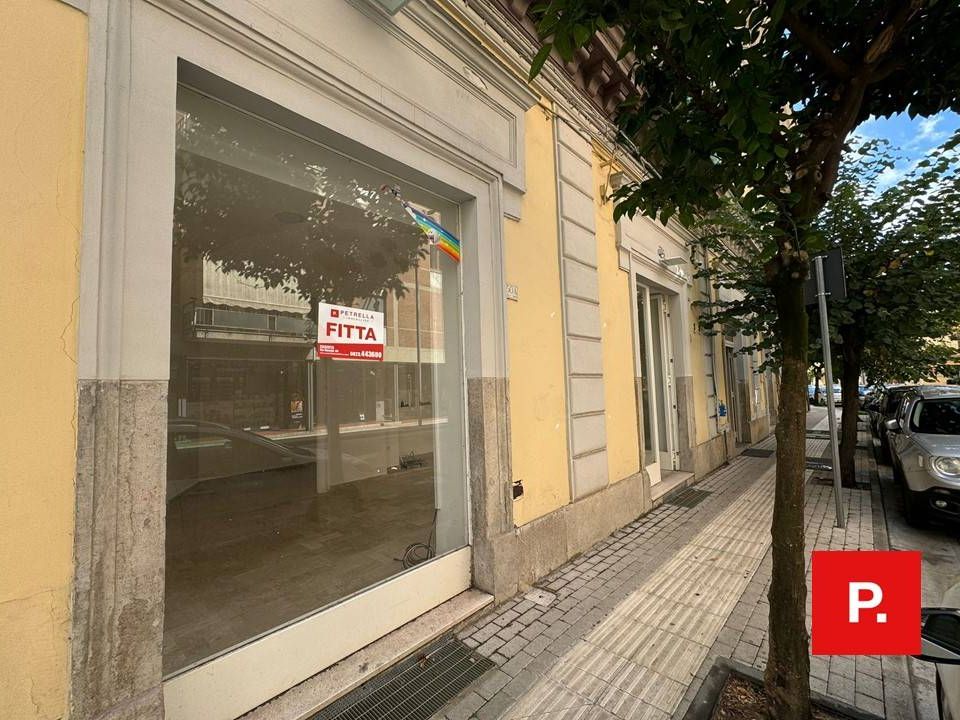 Erhvervsejendom i Caserta, Caserta - foto 2