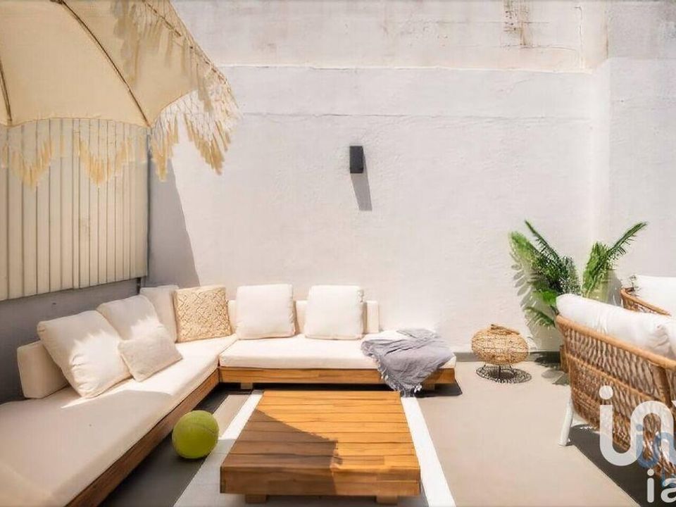Commercial property in Almada, Setubal - photo 1