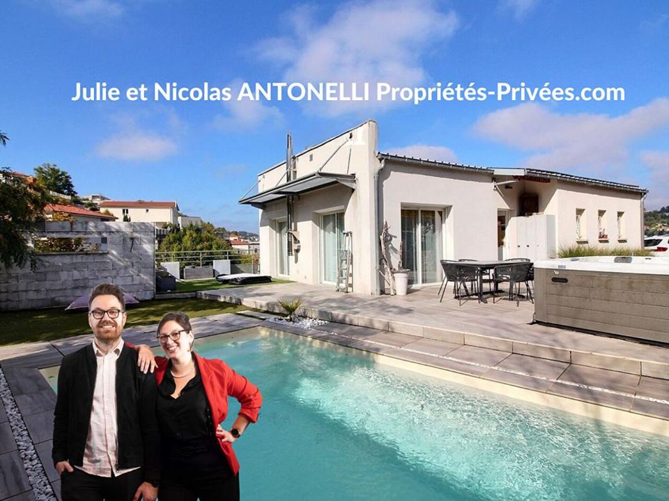 Villa a Saint-Genest-Lerpt, Loire - foto 1
