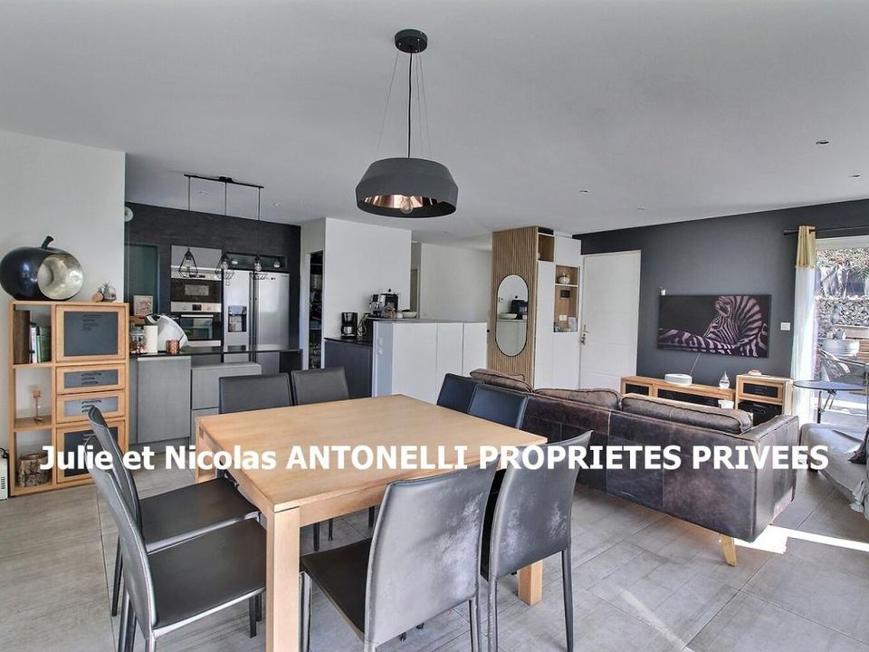 Villa a Saint-Genest-Lerpt, Loire - foto 3
