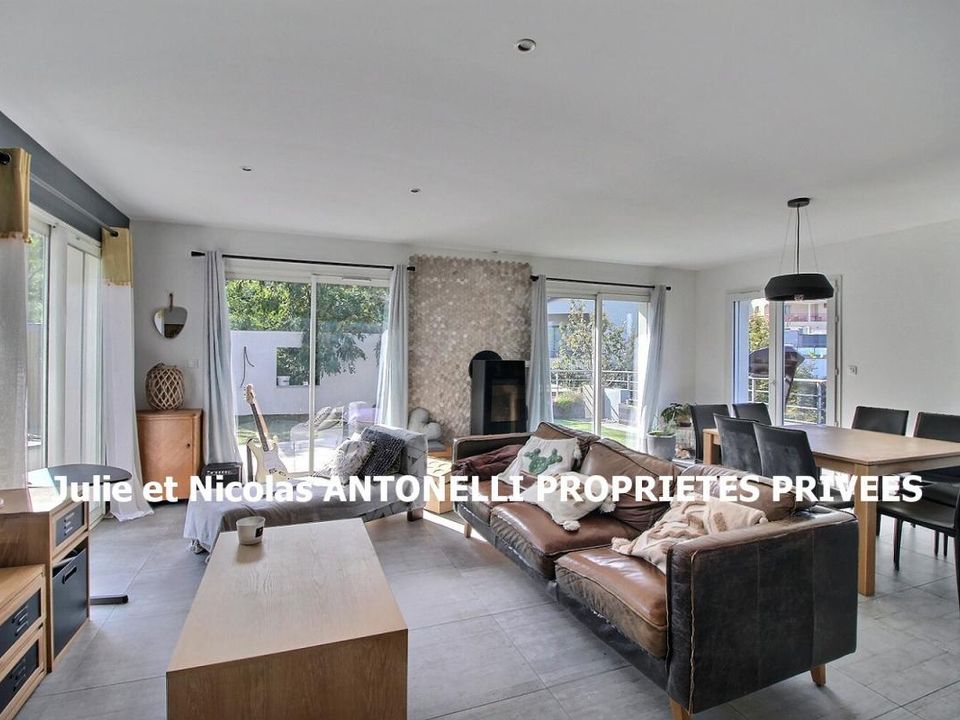 Villa a Saint-Genest-Lerpt, Loire - foto 5