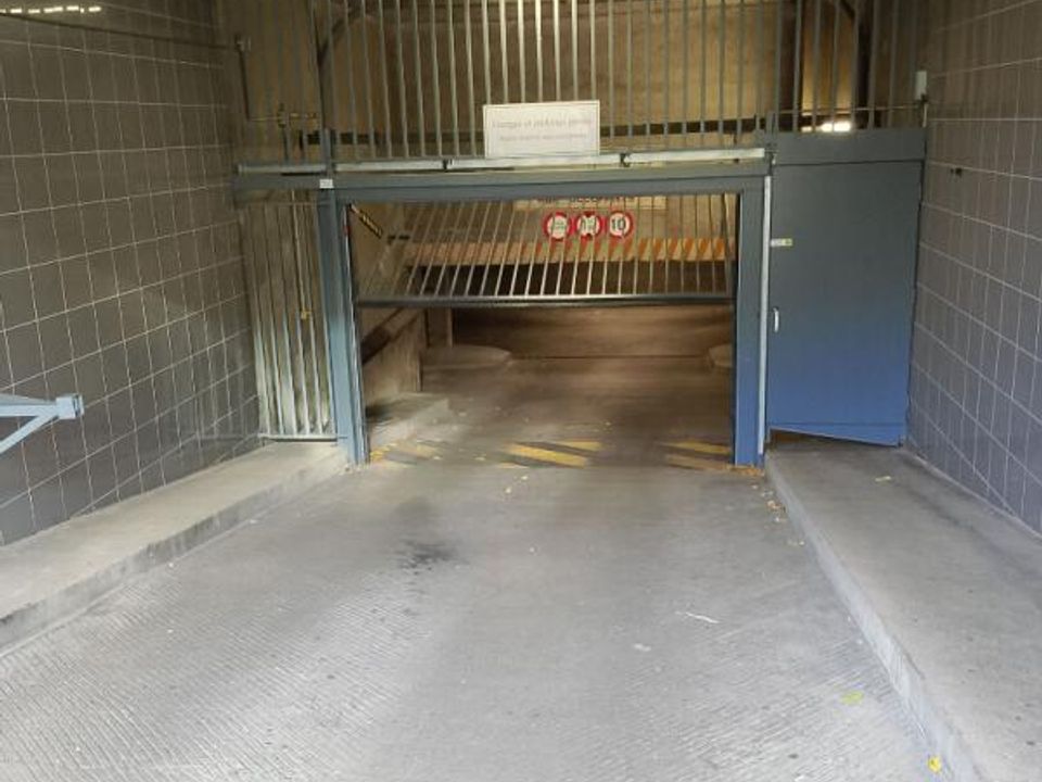 Parkeringsplads i Rennes, Ille-et-Vilaine - foto 1