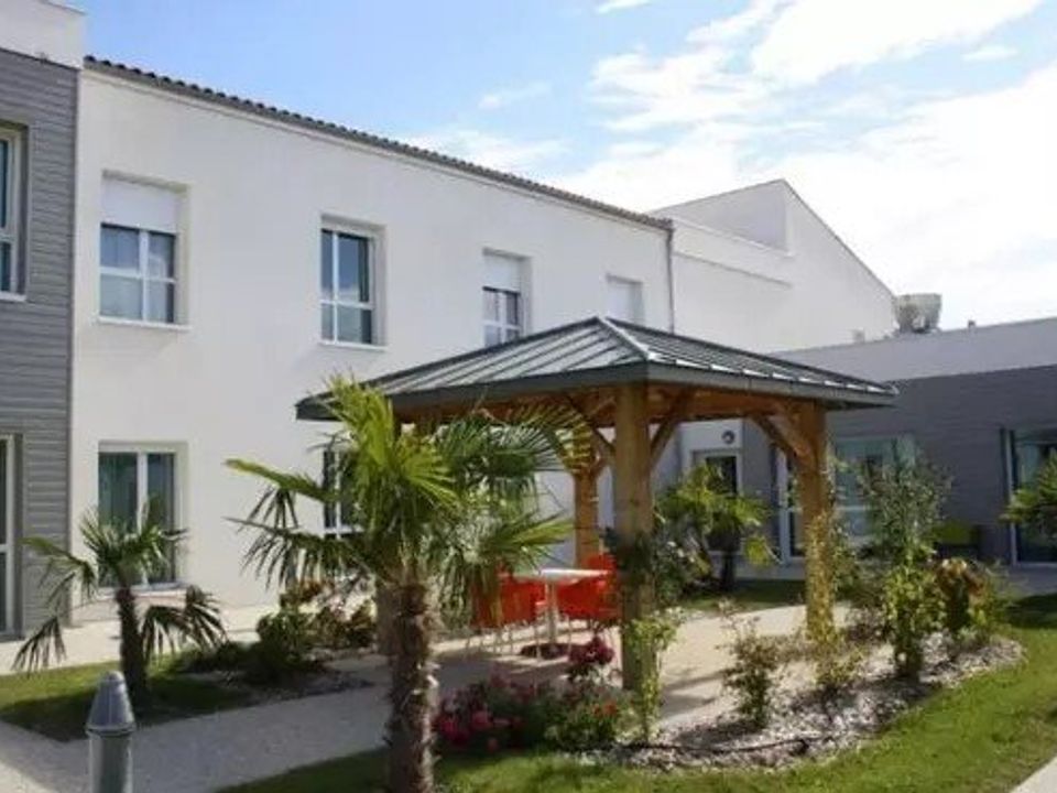 Erhvervsejendom i Saint-Sulpice-de-Royan, Charente-Maritime - foto 1