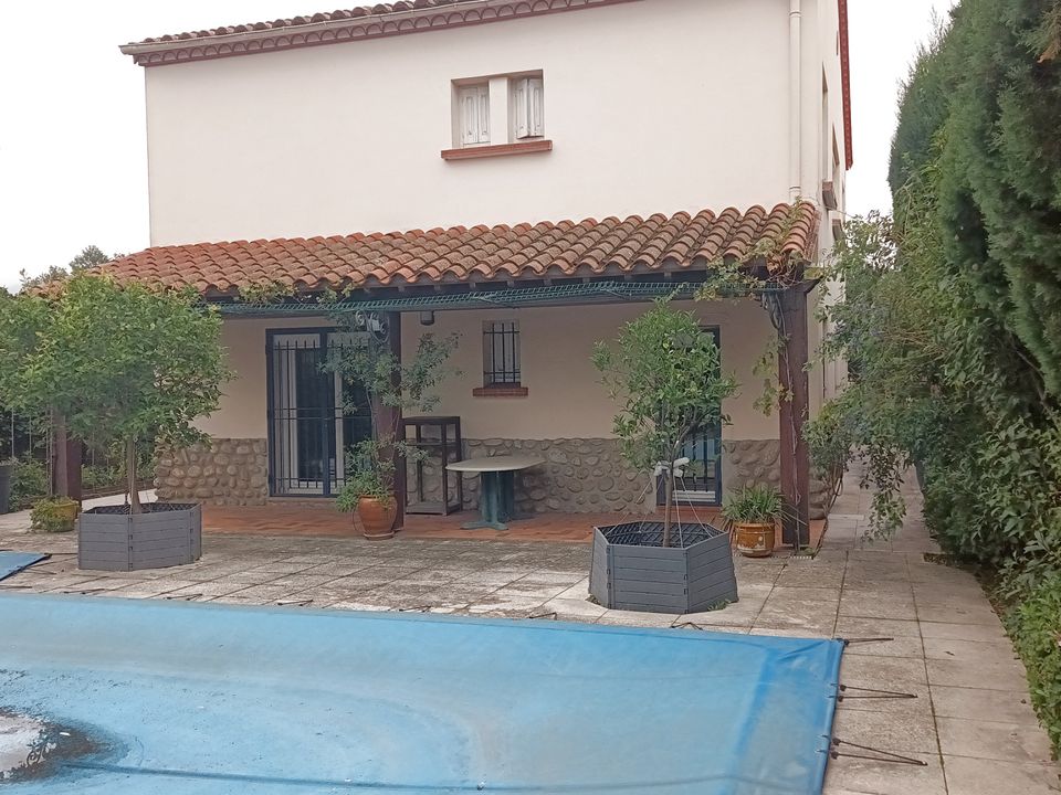 Villa i Le Boulou, Pyrenees-Orientales - foto 1