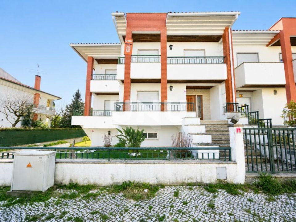 Casa adossada a Abraveses, Viseu - foto 1