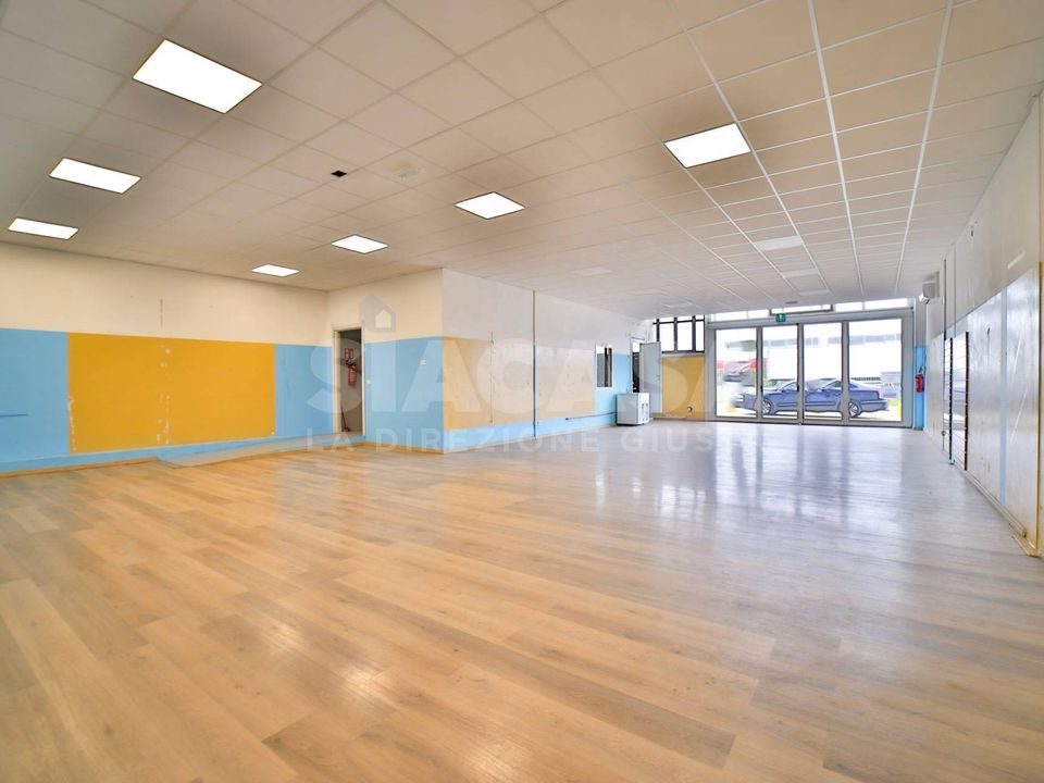 L'establiment comercial a Liscate, Milan - foto 3