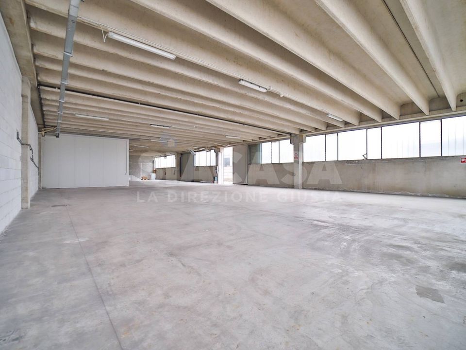 L'establiment comercial a Liscate, Milan - foto 3