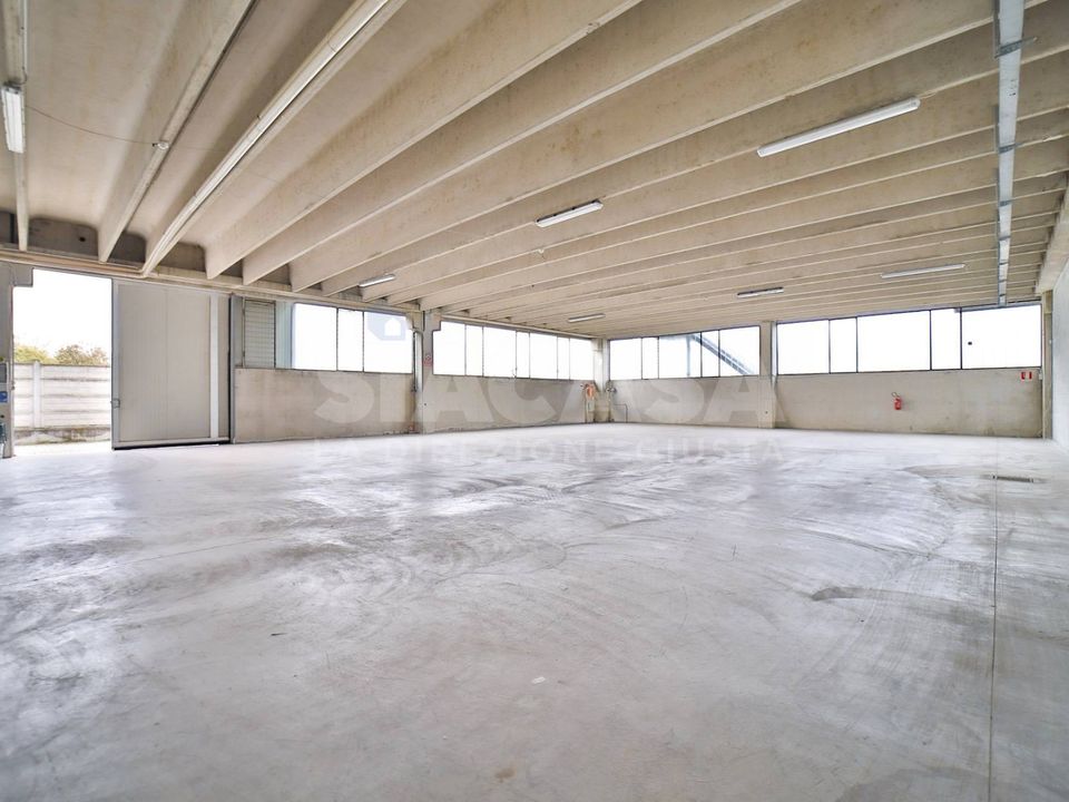 L'establiment comercial a Liscate, Milan - foto 4