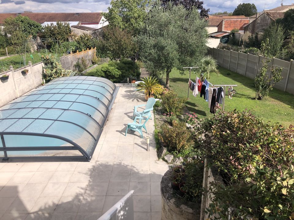 Casa de pueblo en Pauillac, Gironde - foto 1