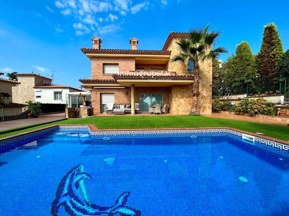 Villa i Castell-Platja D'aro, Gerona - foto 1