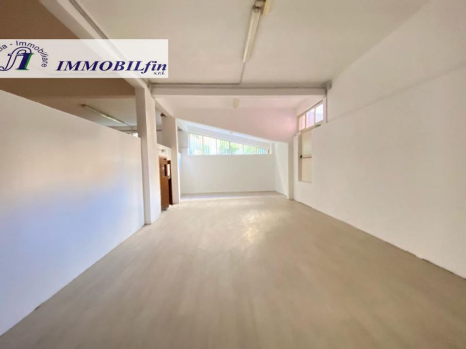 Erhvervsejendom i Villabate, Palermo - foto 1