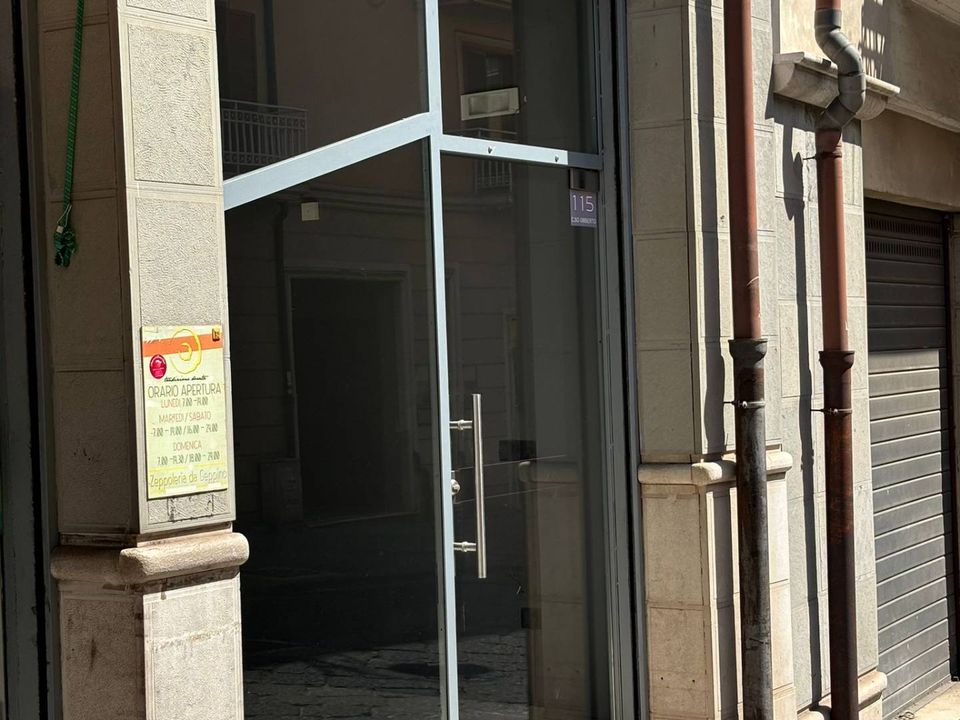 Erhvervsejendom i Avellino city, Avellino - foto 1