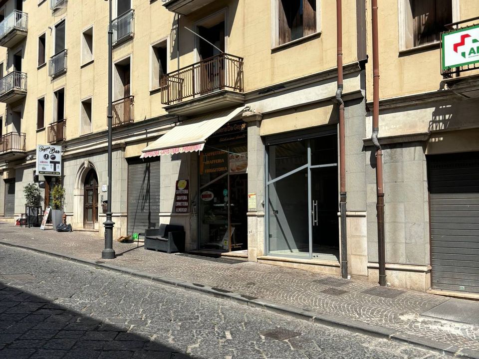 Erhvervsejendom i Avellino city, Avellino - foto 3