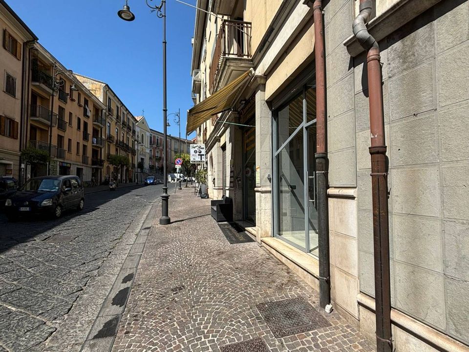 Erhvervsejendom i Avellino city, Avellino - foto 4