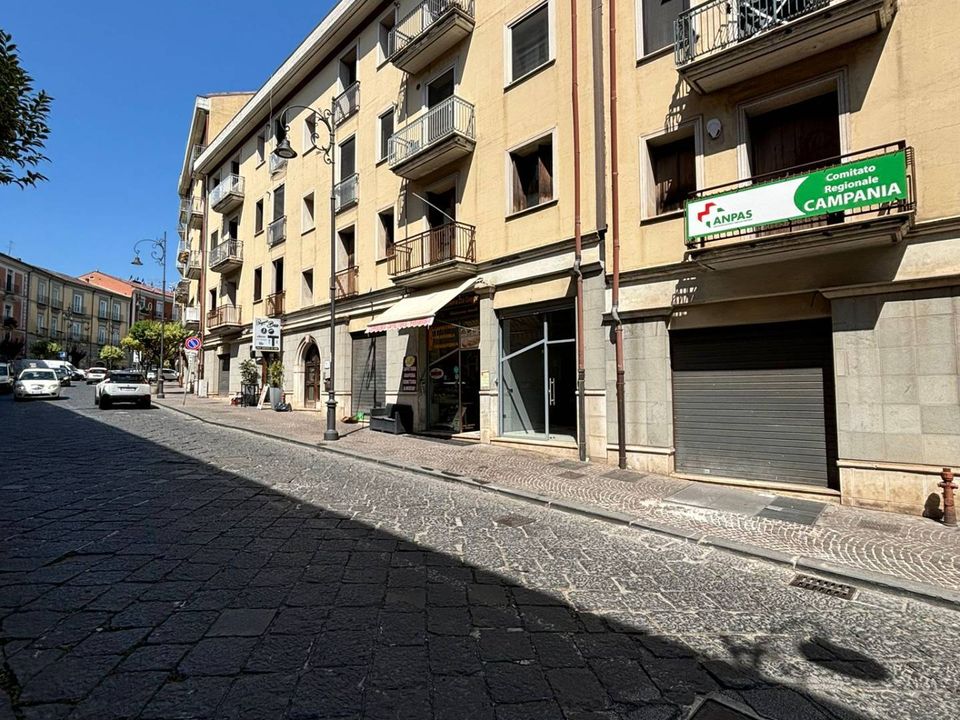 Erhvervsejendom i Avellino city, Avellino - foto 5