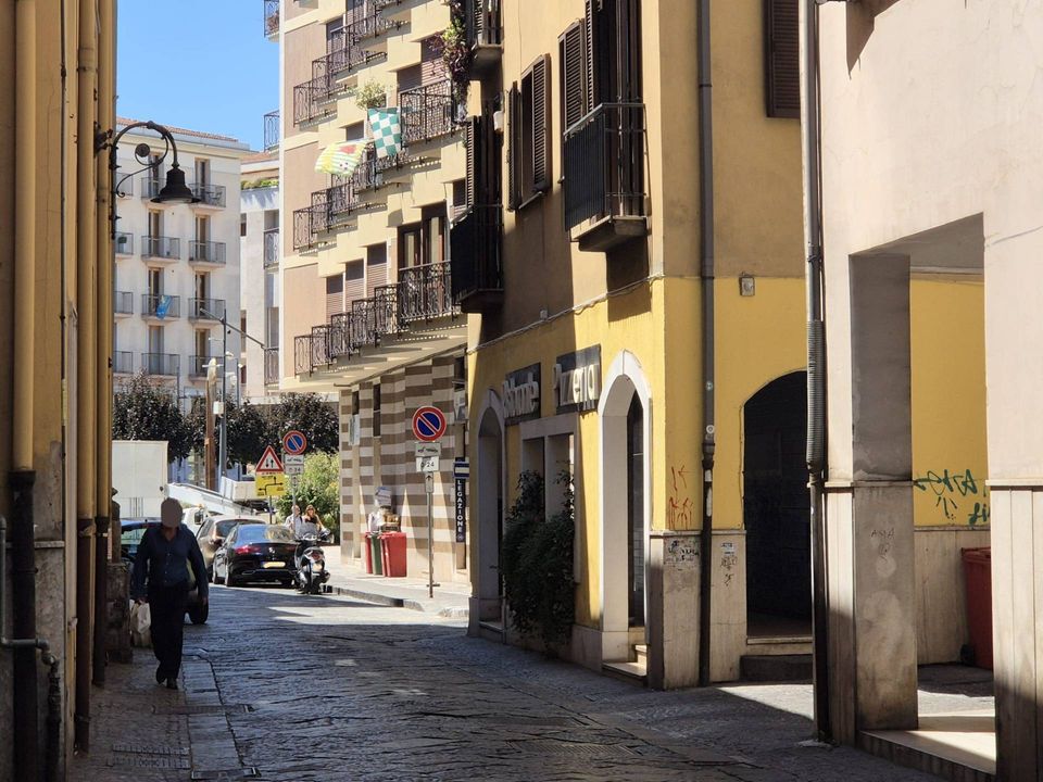 Erhvervsejendom i Avellino city, Avellino - foto 2