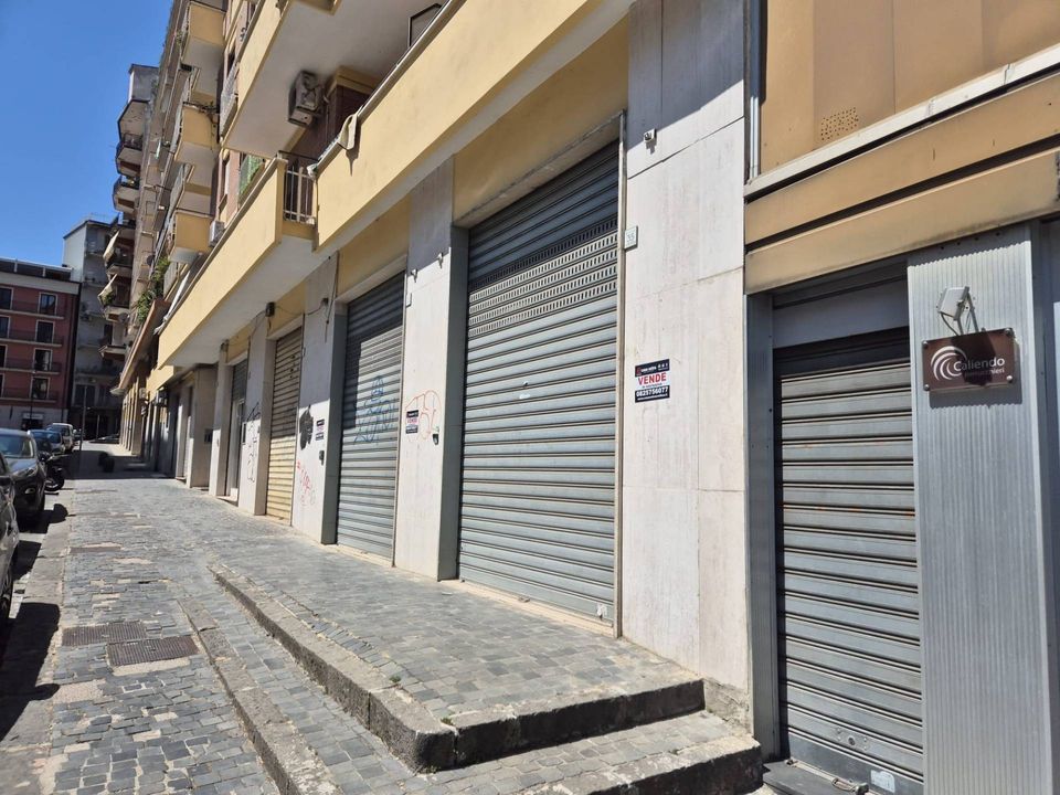 Erhvervsejendom i Avellino city, Avellino - foto 1