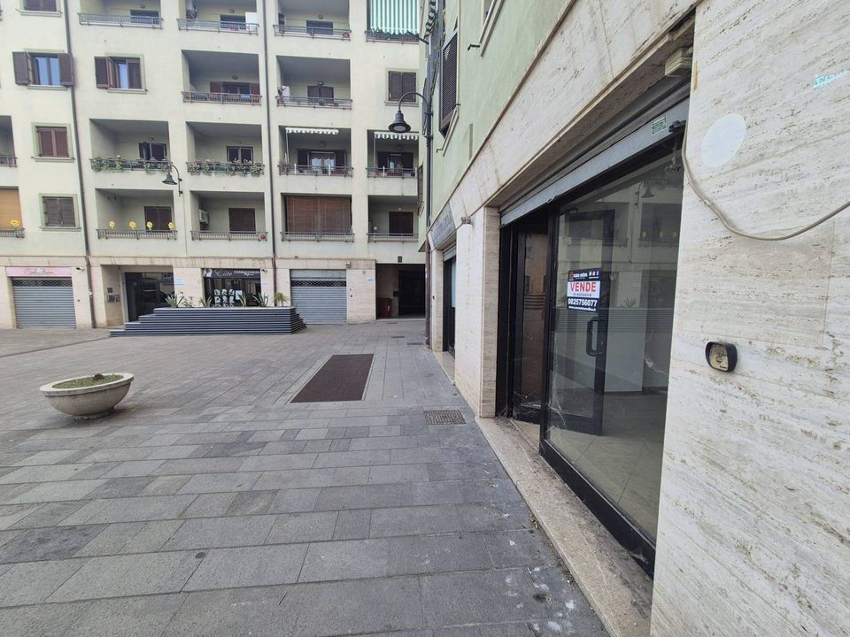 Erhvervsejendom i Avellino city, Avellino - foto 1