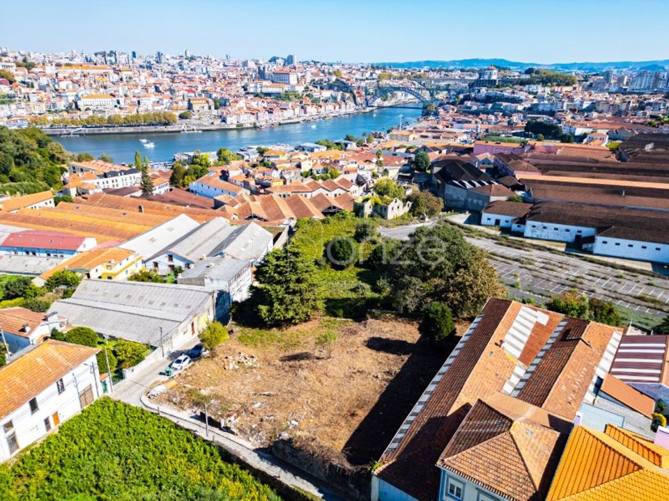 Helårsgrund i Santa Marinha do Zezere, Porto - foto 1