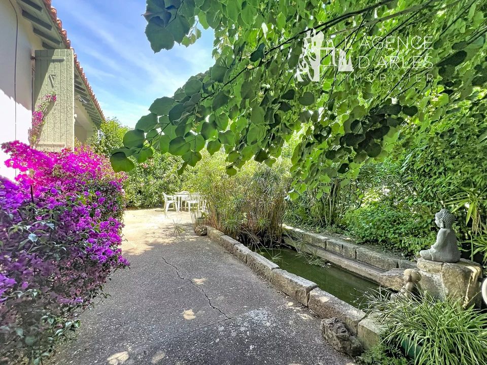 Villa en Arles, Bouches-du-Rhone - foto 1