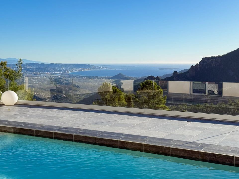 Villa i Mandelieu-la-Napoule, Alpes-Maritimes - foto 1