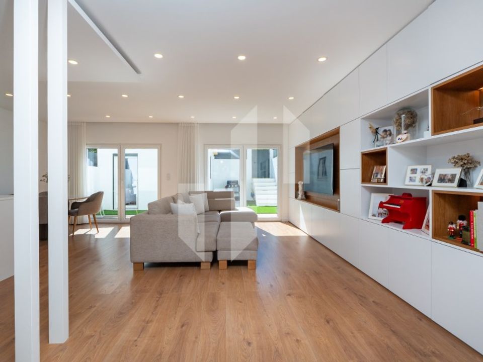 Rækkehus i Santa Iria de Azoia, Lisbon - foto 1