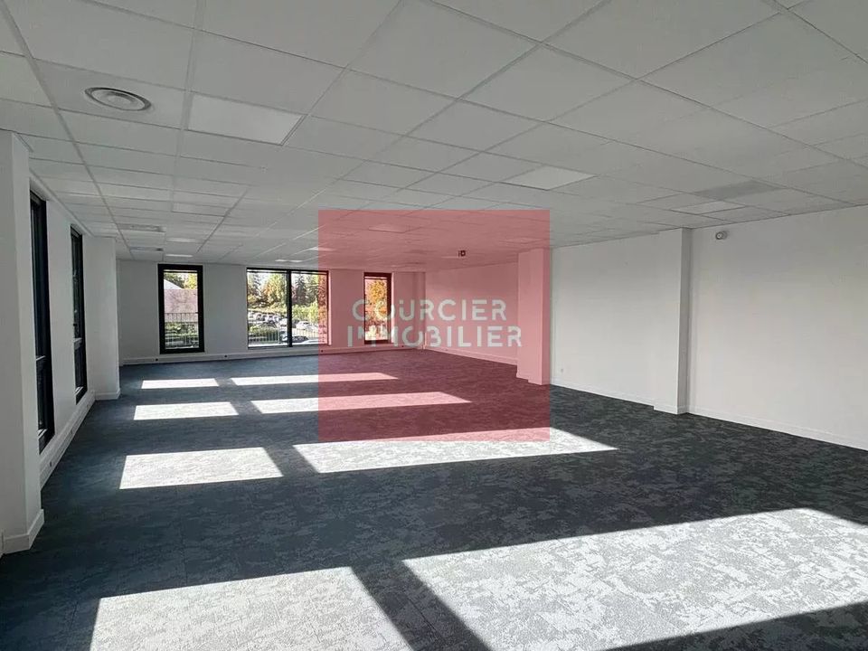 Commercial property in Plaisir, Yvelines - photo 3