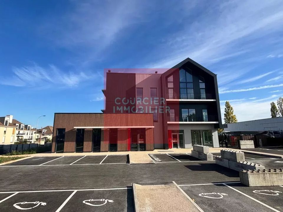 Commercial property in Plaisir, Yvelines - photo 2