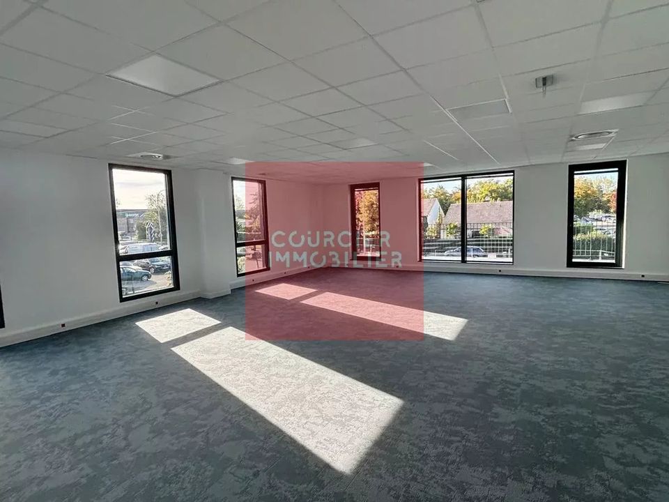 Commercial property in Plaisir, Yvelines - photo 4