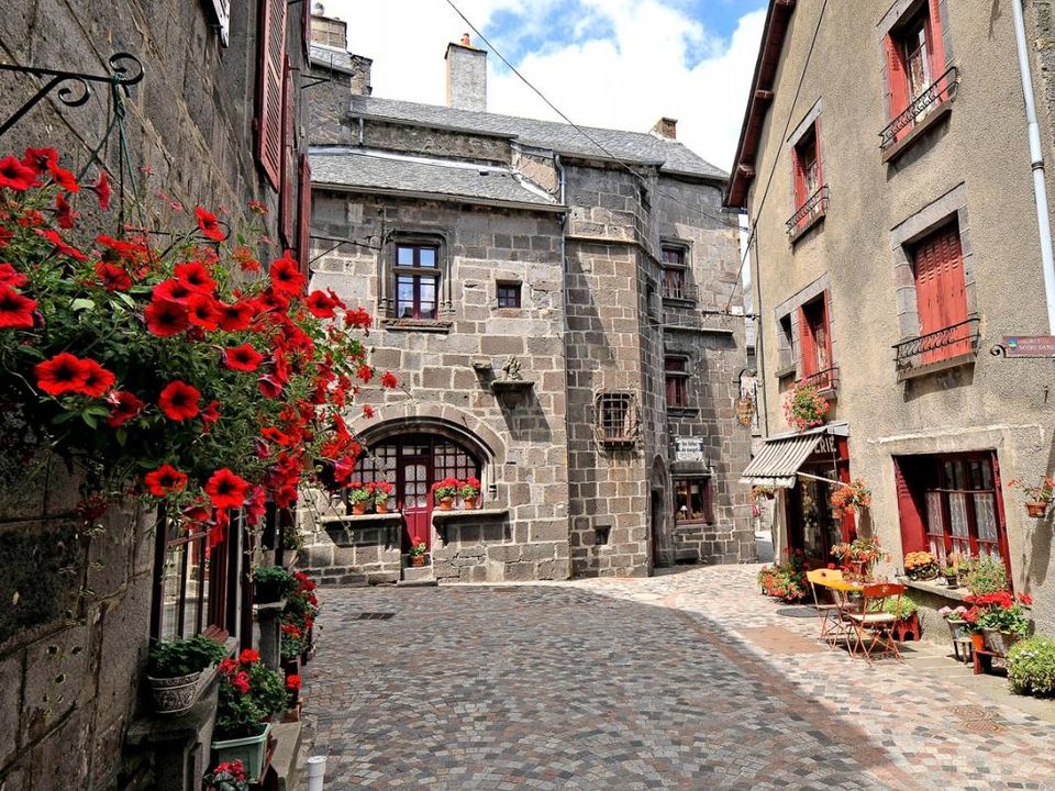 Erhvervsejendom i Besse-et-Saint-Anastaise, Puy-de-Dome - foto 4