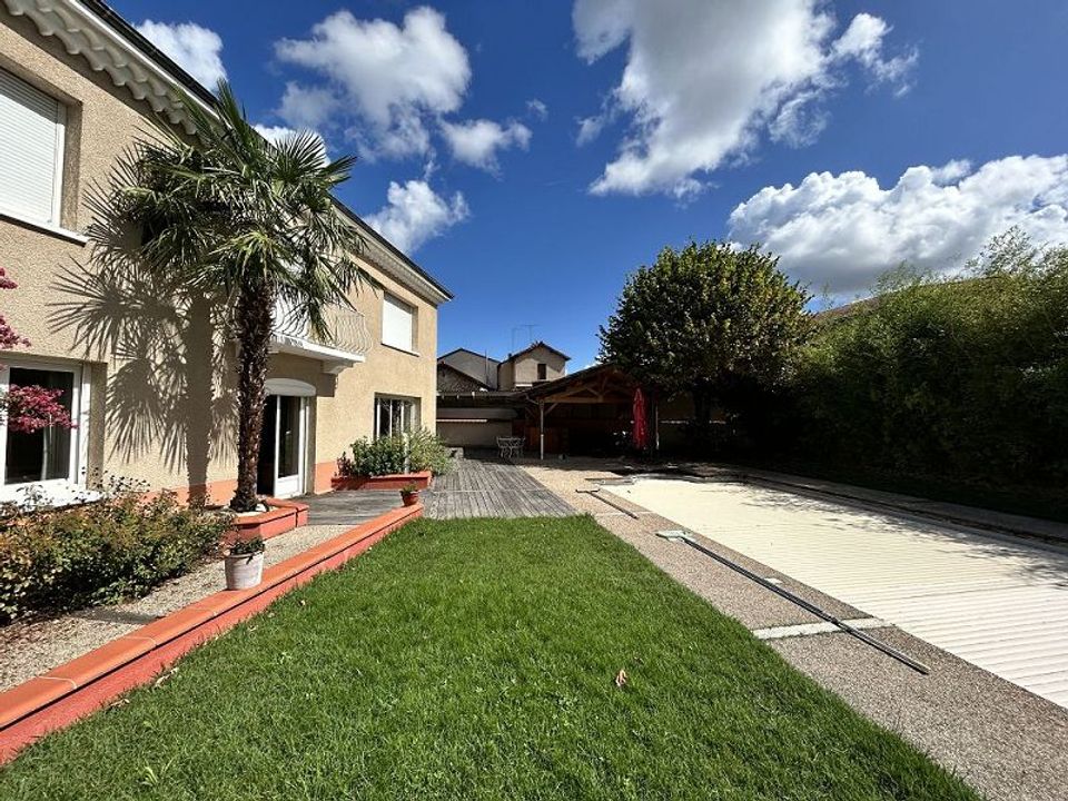Villa i Feurs, Loire - bilde 1