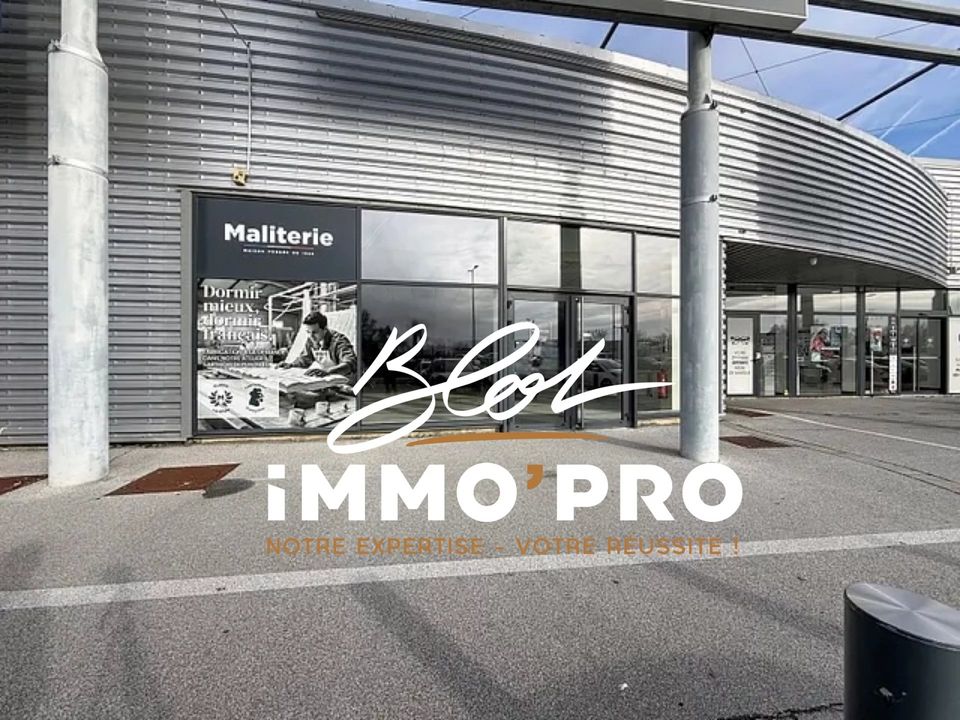 L'establiment comercial a L'Isle-d'Abeau, Isere - foto 1