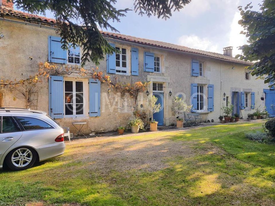 Landejendom i Chef-Boutonne, Deux-Sevres - foto 1